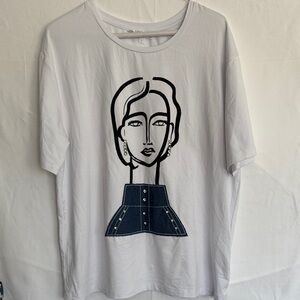 Chic White Graphic Tee with Artistic Design